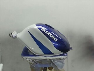 Deposito TL1000R pintado.jpg Deposito TL1000R pintado.jpg